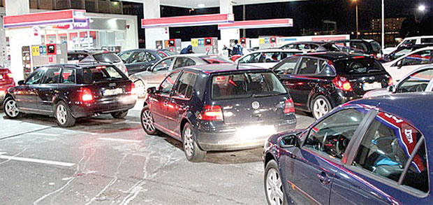 Скупље гориво у Црној Гори владин поклон по џепу